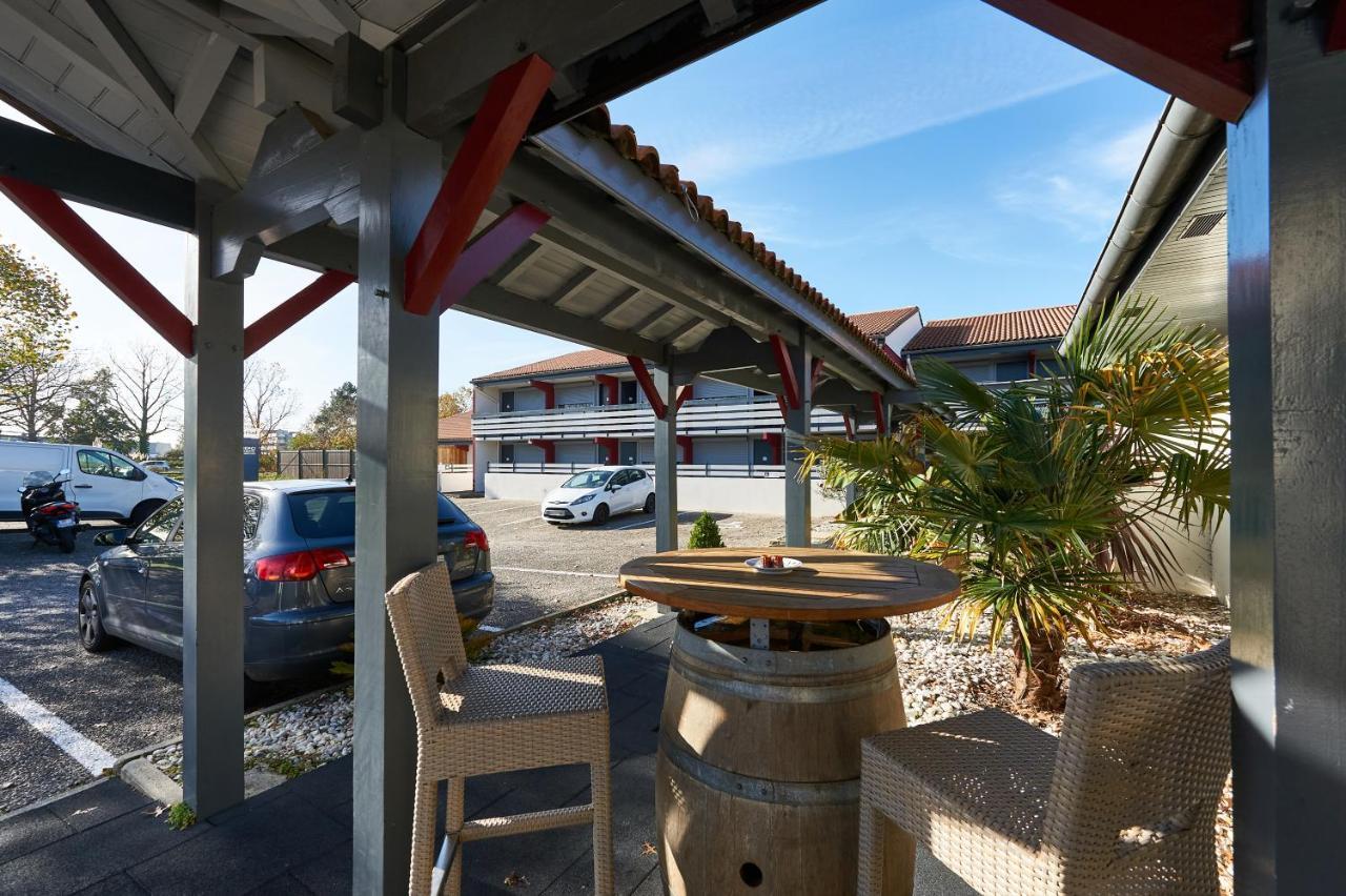 Kyriad Bordeaux - Merignac Aeroport Bagian luar foto